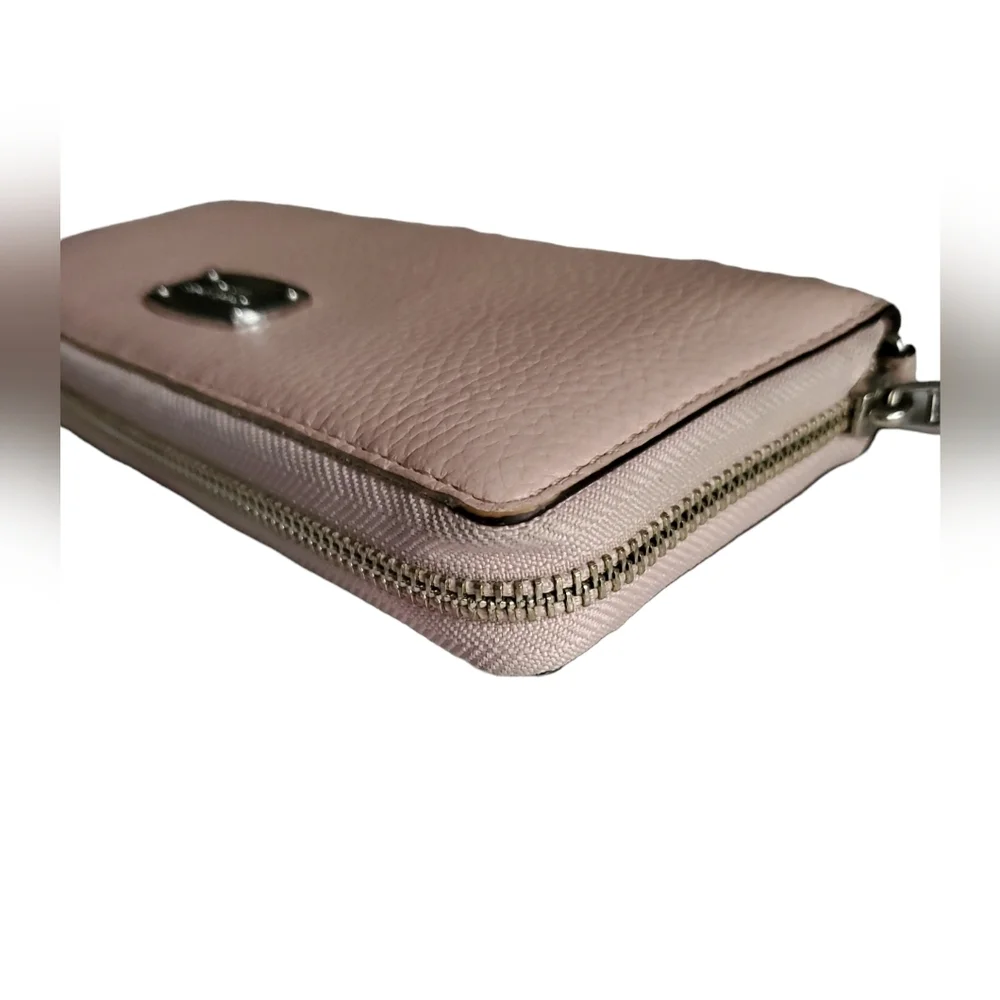 Michael Kors Pink Wristlet vallet. - Picture 3 of 11